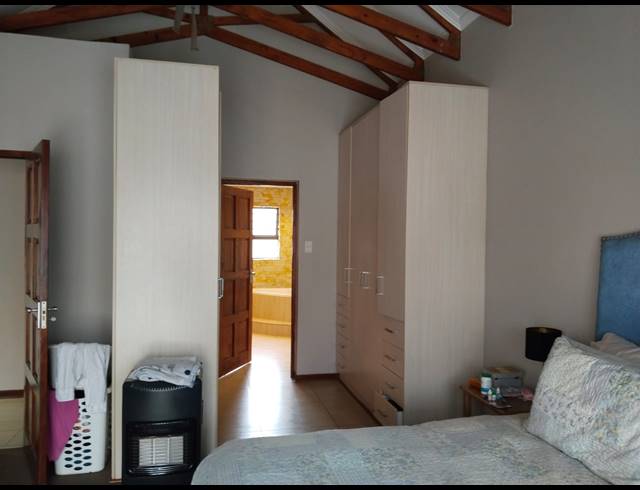 3 BEDROOM DUET TO LET IN HILLSIDE
